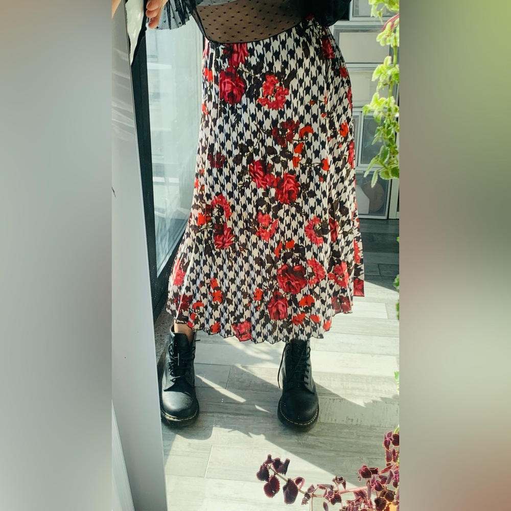 Zara Black and Red Midi Skirt for Work